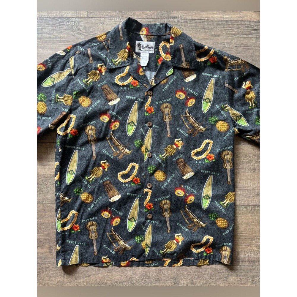 Howie men’s size medium Hawaiian aloha button down shirt hula doll, lei, ukulele